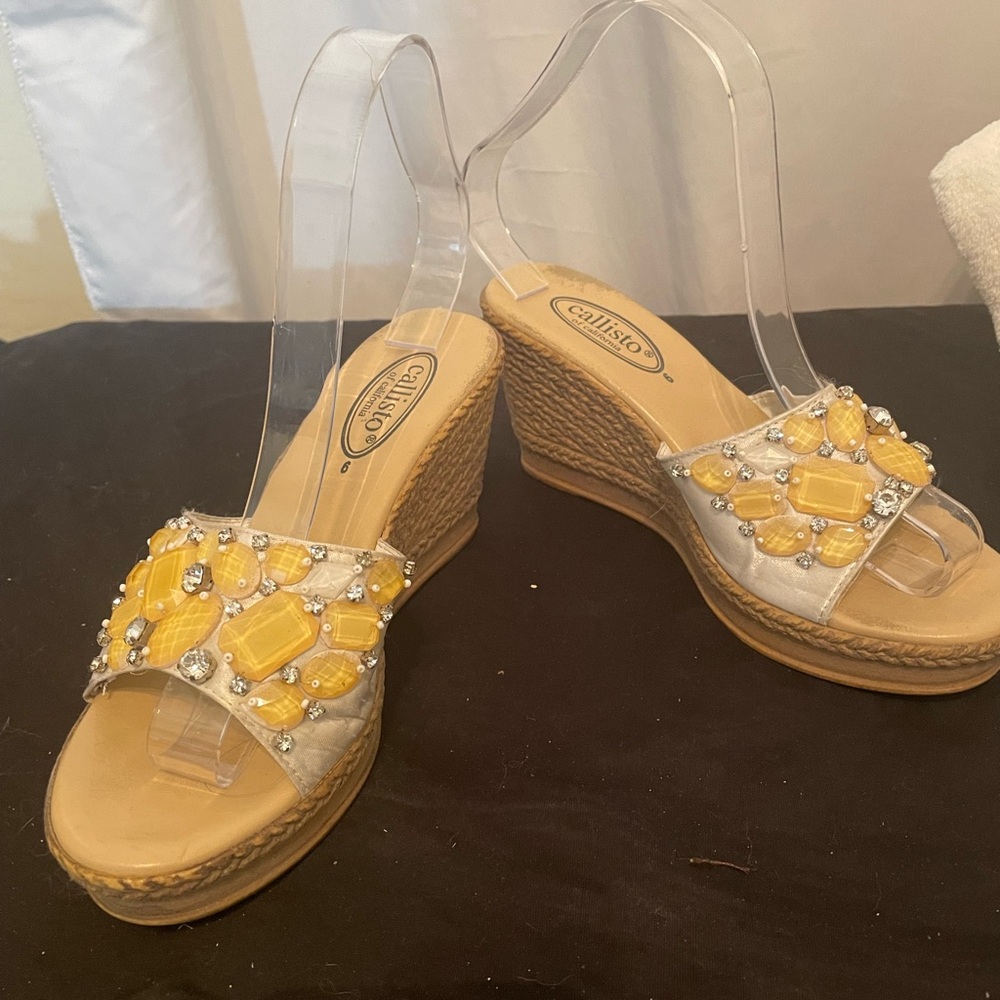 Callisto of California Beige Gold Wedge Heeled Shoes with Bling Sz 6